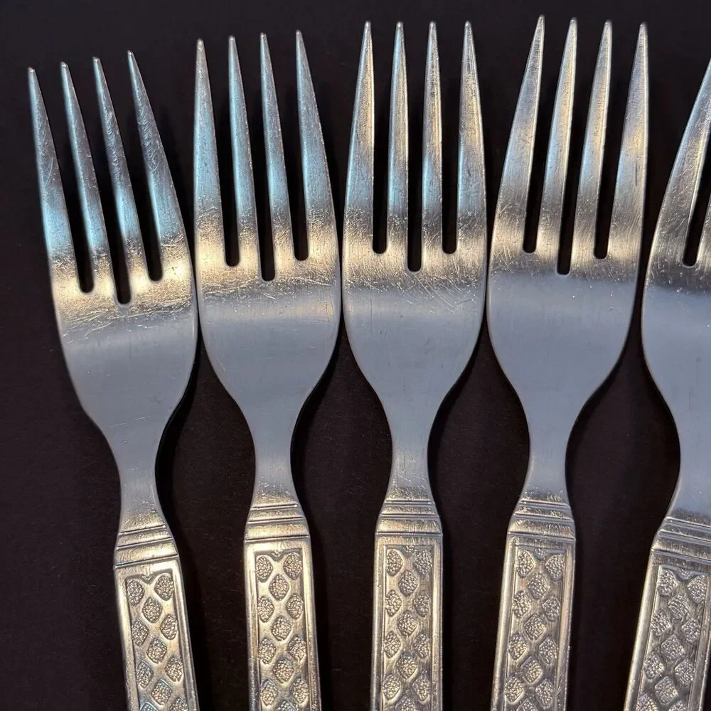 Majorca Oneida 1881 Rogers 8 Dinner Forks Flatware Silverware Vintage